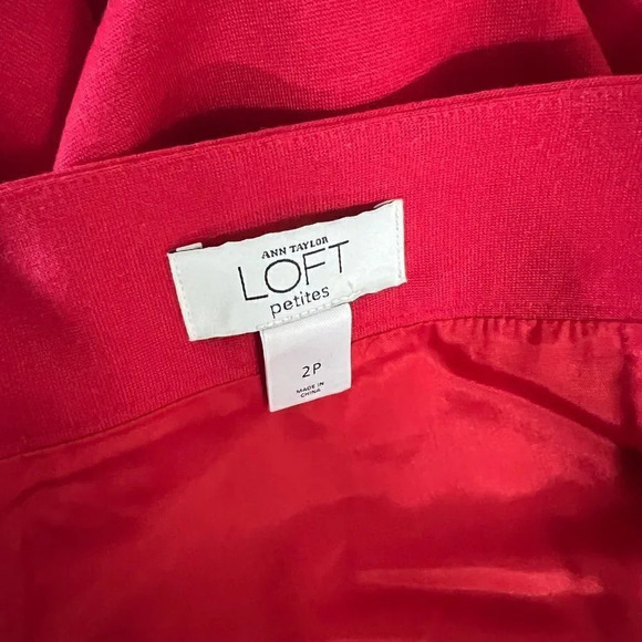 Ann Taylor LOFT Red Skirt Size 2 Petites Chunky Statement Buttons Short Pencil - Picture 6 of 6